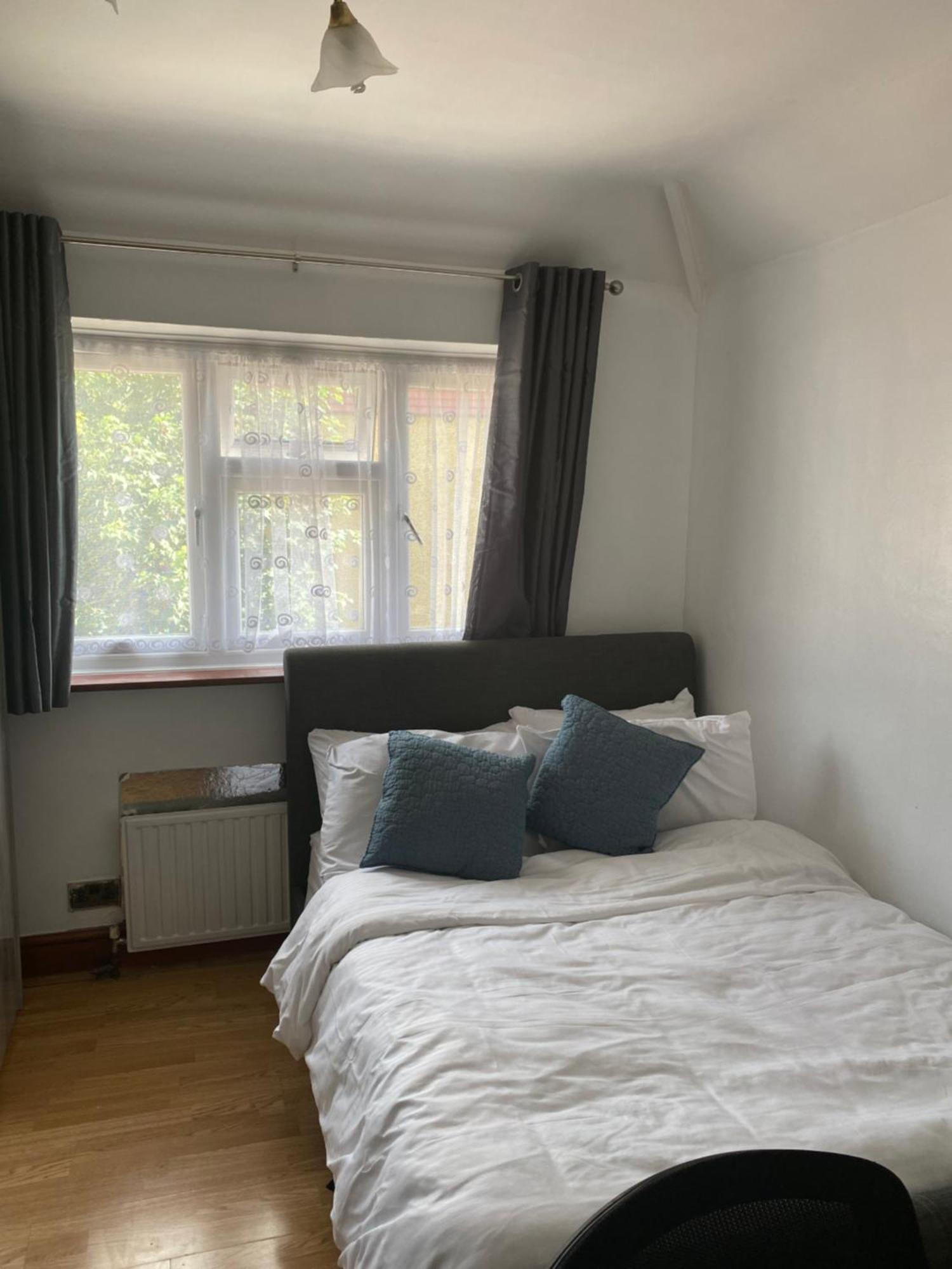 Gazde/Camere de închiriat 35 Holborn Road E13 8ph