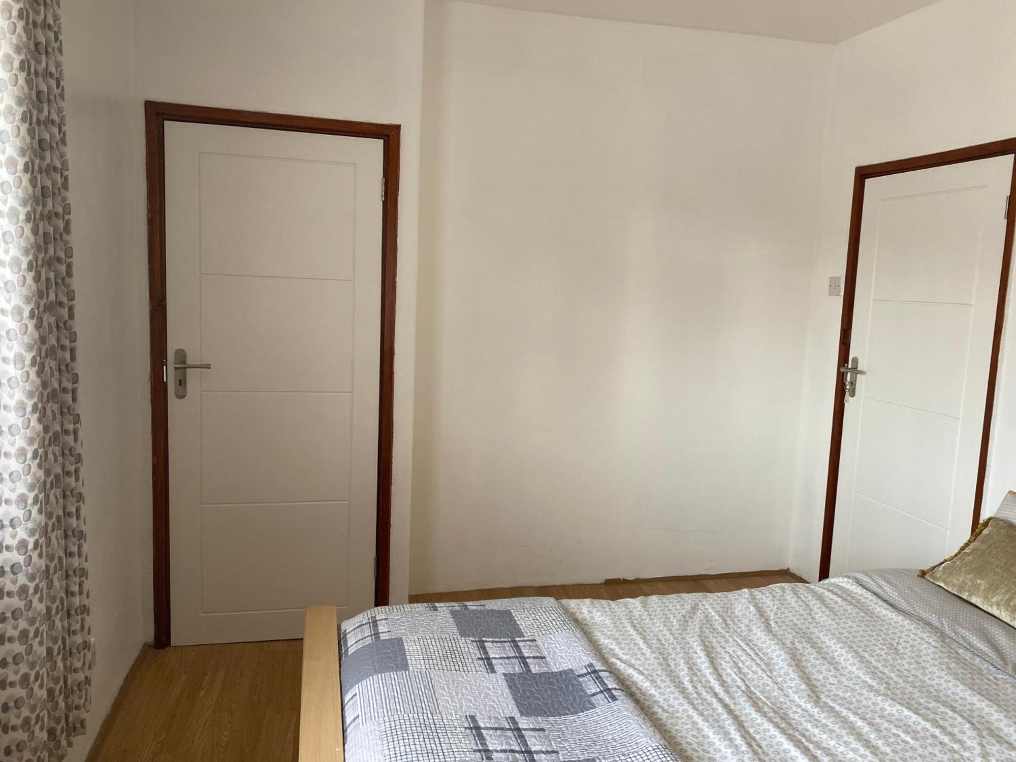 Gazde/Camere de închiriat 35 Holborn Road E13 8ph